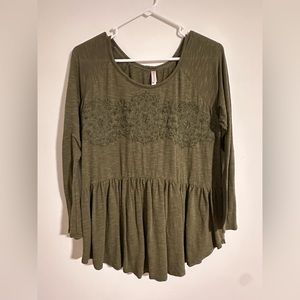 Xhilaration Green Long Sleeve Top